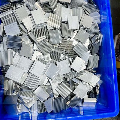 Profil en aluminium fait sur commande anodisé d'extrusion usinant pour la fenêtre