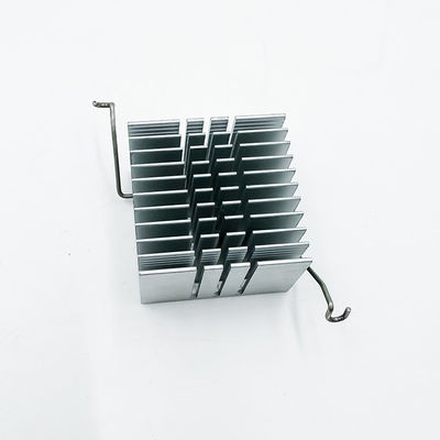 Radiateur encoché par métal en aluminium de usinage de radiateur de feuille de pièces de commande numérique par ordinateur d'unité centrale de traitement d'ordinateur