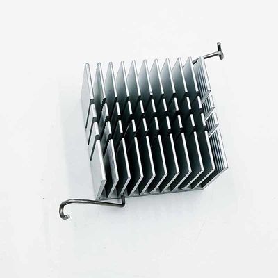 Radiateur encoché par métal en aluminium de usinage de radiateur de feuille de pièces de commande numérique par ordinateur d'unité centrale de traitement d'ordinateur
