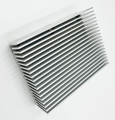 Radiateur en aluminium de usinage de pièces en métal de commande numérique par ordinateur pour l'inverseur photovoltaïque
