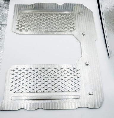 Embase en aluminium de usinage d'ordinateur portable de commande numérique par ordinateur, base tranquille superbe d'ordinateur portable d'alliage d'aluminium de puissance élevée de ventilateur de radiateur d'ordinateur portable