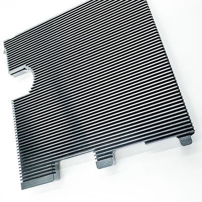 Radiateur anodisé noir en aluminium de usinage de radiateur de pièces de commande numérique par ordinateur d'automobile