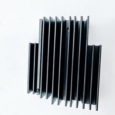Le rail transitent les pièces de usinage de commande numérique par ordinateur a adapté l'aileron/radiateur aux besoins du client en aluminium de radiateur
