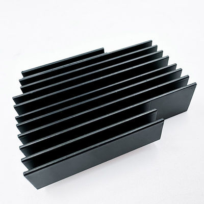 Le rail transitent les pièces de usinage de commande numérique par ordinateur a adapté l'aileron/radiateur aux besoins du client en aluminium de radiateur