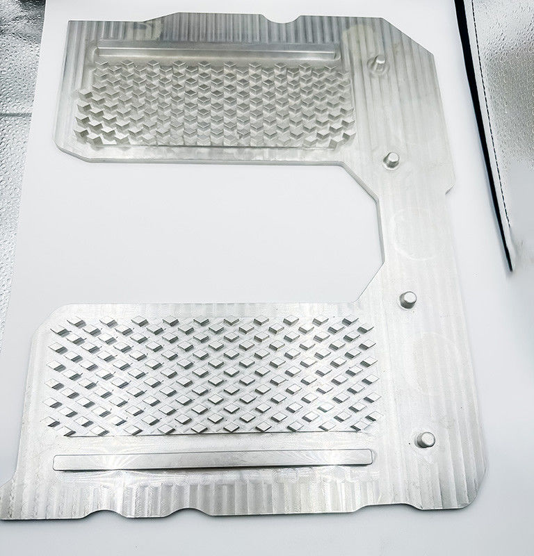 Embase en aluminium de usinage d'ordinateur portable de commande numérique par ordinateur, base tranquille superbe d'ordinateur portable d'alliage d'aluminium de puissance élevée de ventilateur de radiateur d'ordinateur portable